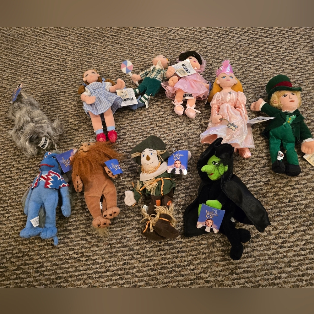 Warner Bros. Plush with Green and Black Accents1998 Wizard of Oz Dorothy Vintage